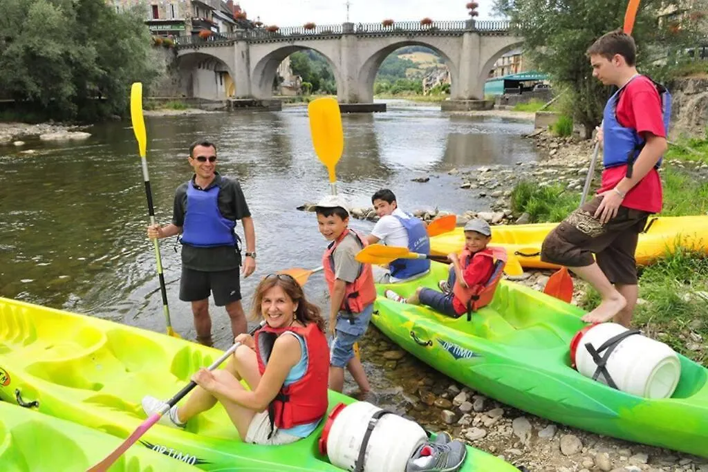 Appartement Maison mitoyenne piscines chauffées et tourisme vert à Saint-Geniez-dʼOlt 0*,