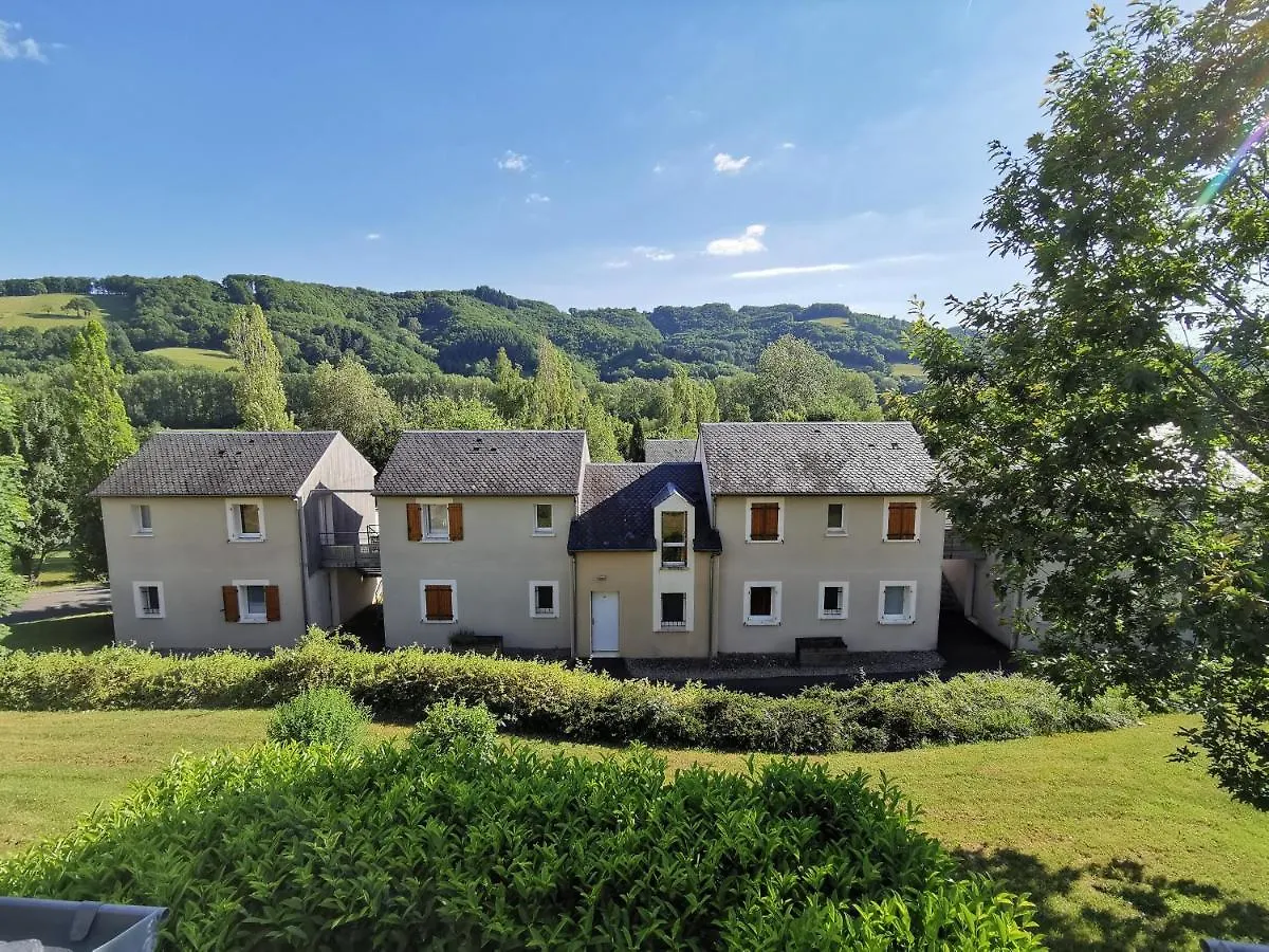 Appartement Maison mitoyenne piscines chauffées et tourisme vert à Saint-Geniez-dʼOlt 0*,